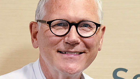 Portraitbild von Prof. Dr. Dr. Reinhard Hoffmann.