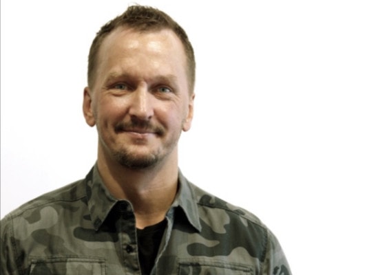 Sicherheitsberater Holger Schumacher lächelt in die Kamera