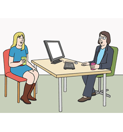 Zwei Frauen sitzen in einem Büro