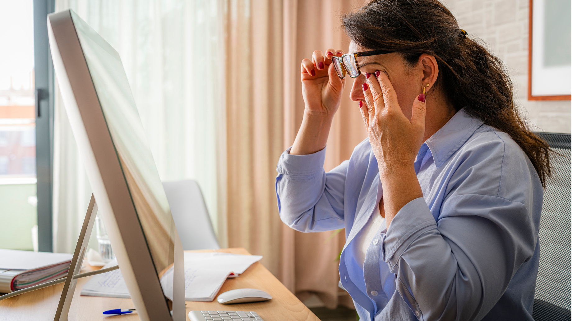 Studie zu Augenbelastung durch Bildschirmarbeit